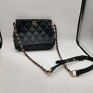 Stylish Black Quilted Crossbody Handbag With Gold Chain
